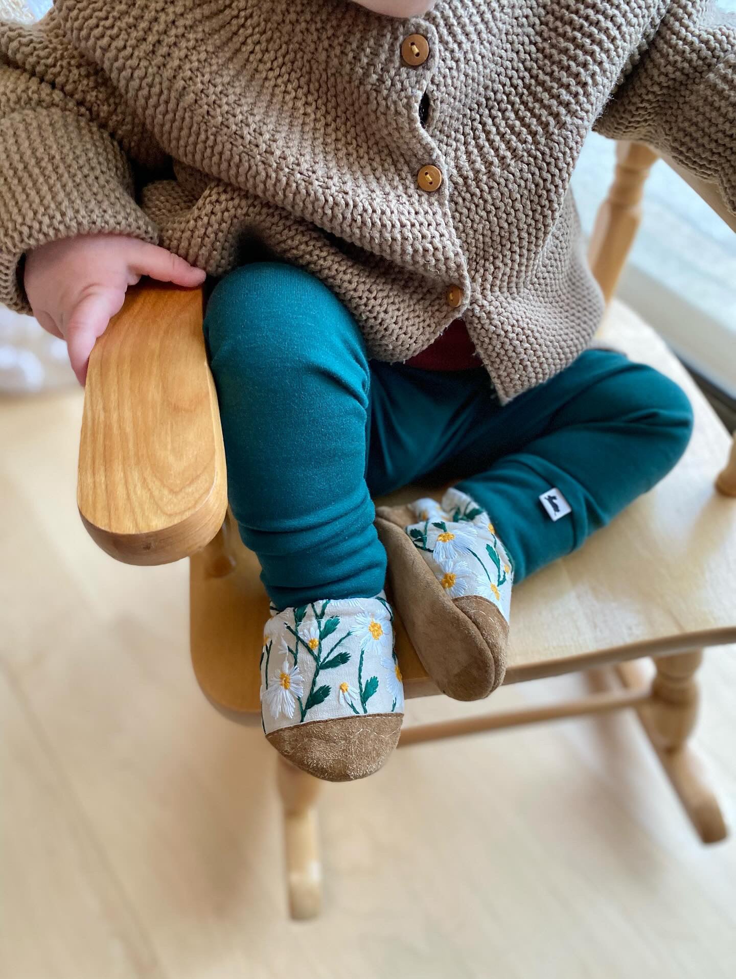 daisy embroidered soft soled baby shoes