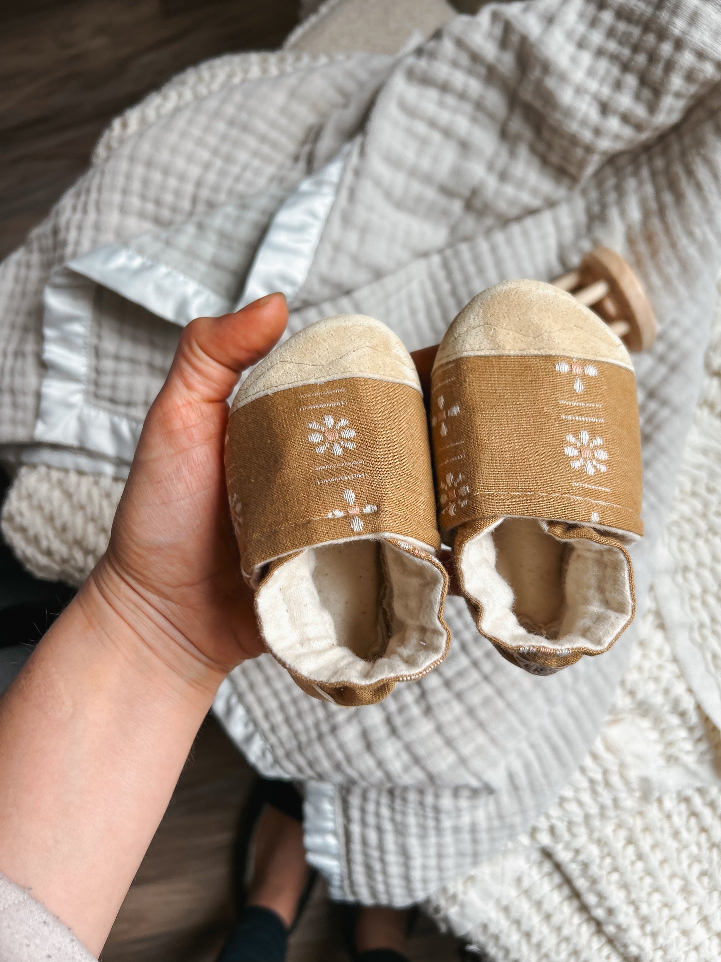 daisies wheat soft soled baby shoes