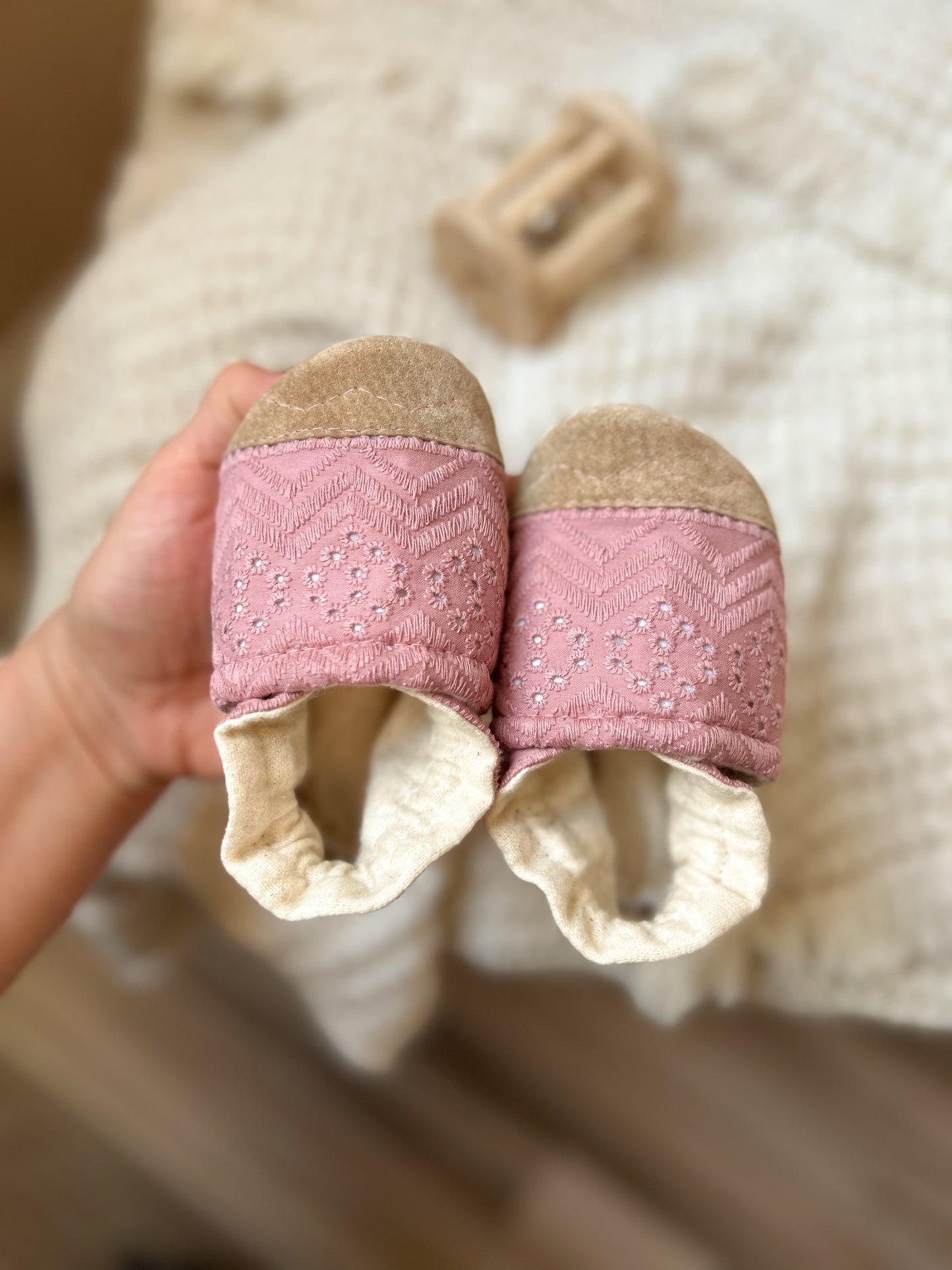 mauve embroidered soft soled baby shoes