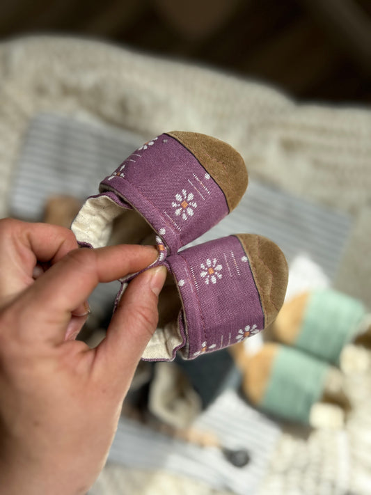 daisies wildberry soft soled baby shoes