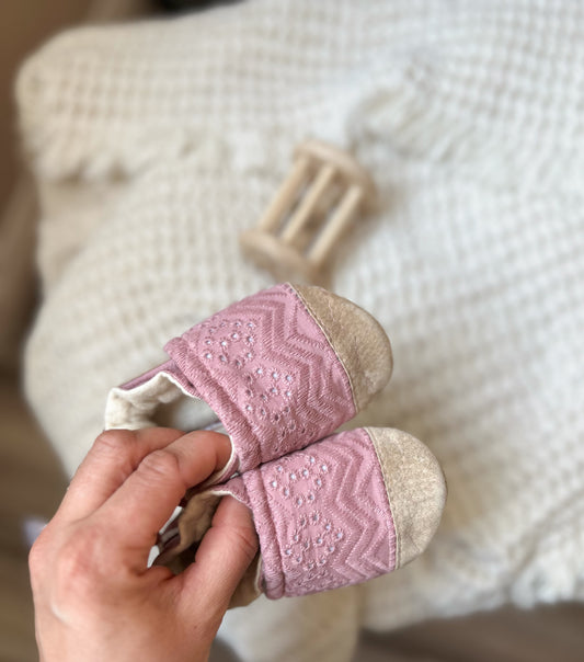 mauve embroidered soft soled baby shoes
