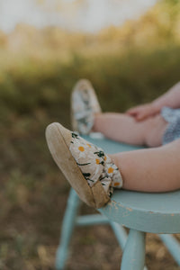 embroidered daisy soft soled baby shoes